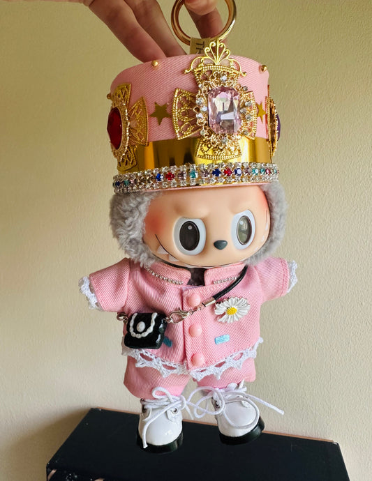 Royal Pink Street Outfit for Labubu – Crown Hat, Pink Jacket & Shorts, Mini Bag & White Shoes