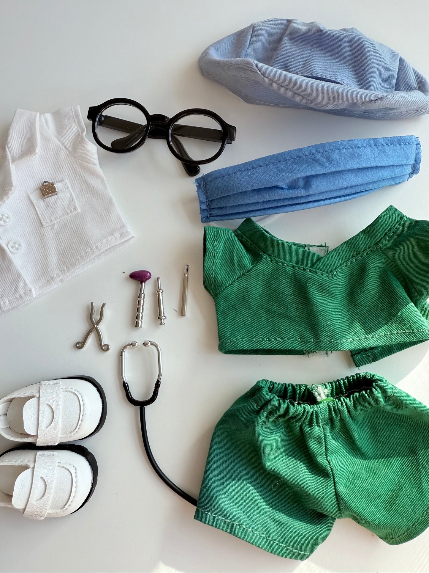 Doctor Outfit Set for Labubu – Mini Surgeon Costume with Stethoscope & Glasses