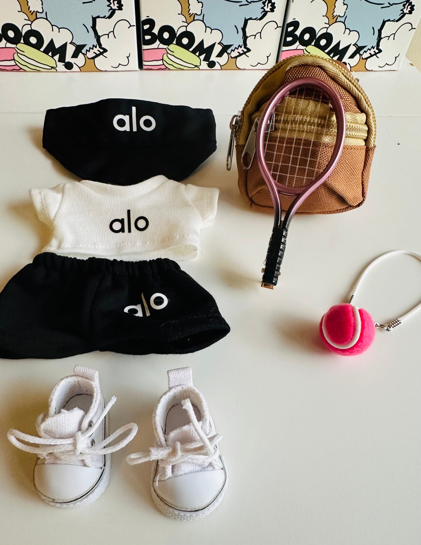 Tennis Pro Outfit for Labubu – White Top, Black Shorts, Visor Cap, Backpack, Mini Tennis Racket & Shoes