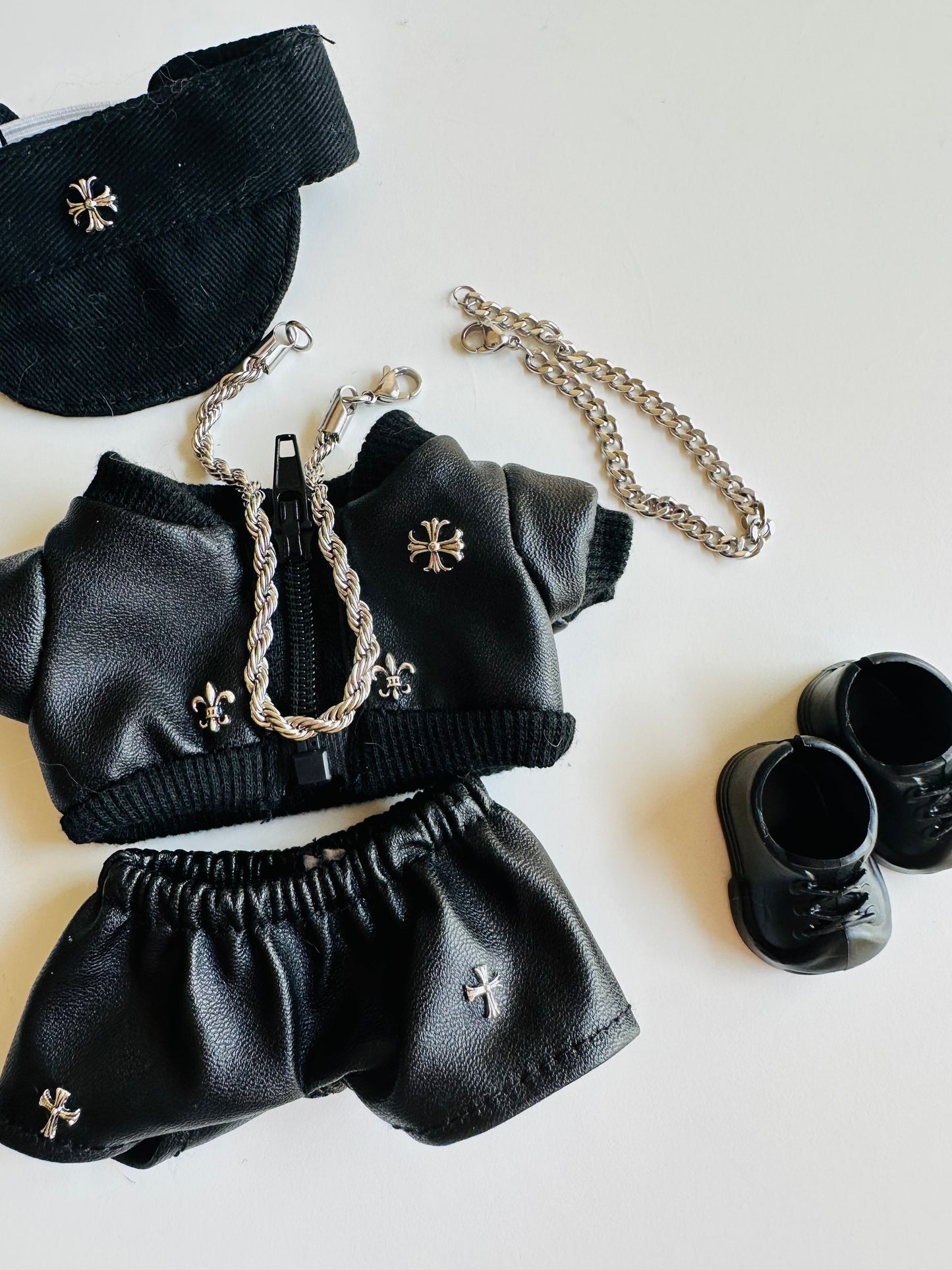 Gothic Cross Leather Outfit for Labubu – Black Cap, Zipper Top, Shorts, Dual Silver Chains & Shoes