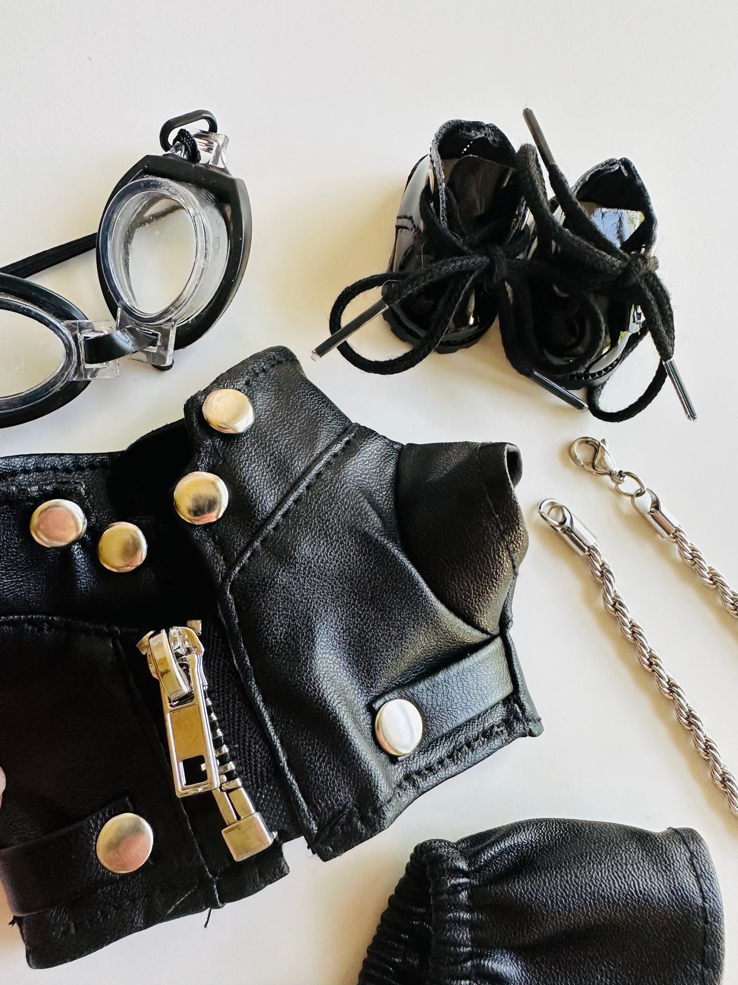 Biker Leather Outfit for Labubu – Black Jacket, Shorts, Goggles, Chain & Shoes