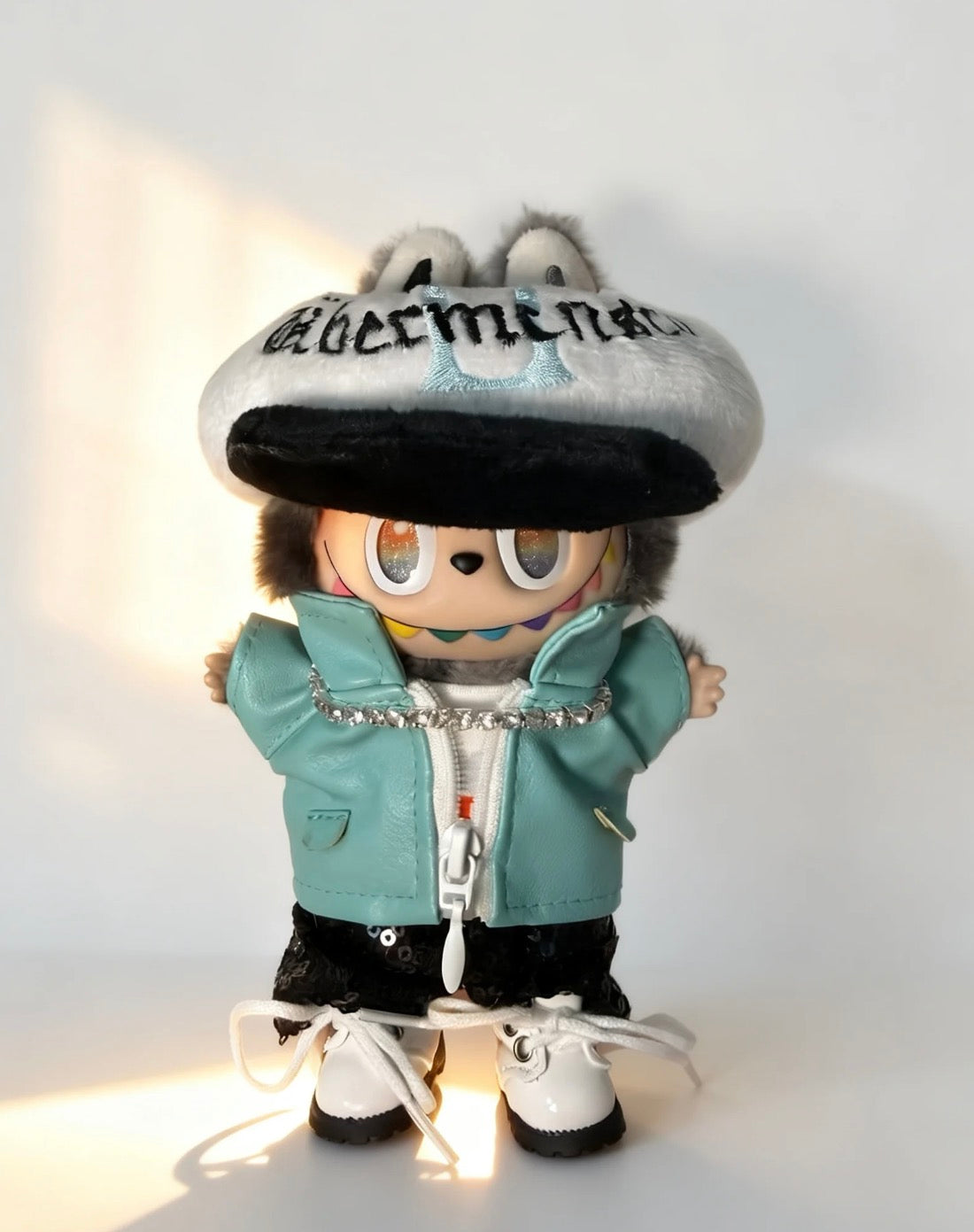 6-Piece K-Pop Idol Concert Outfit for Labubu Dolls | GD Style Streetwear Set with Oversized Hat & Sneakers