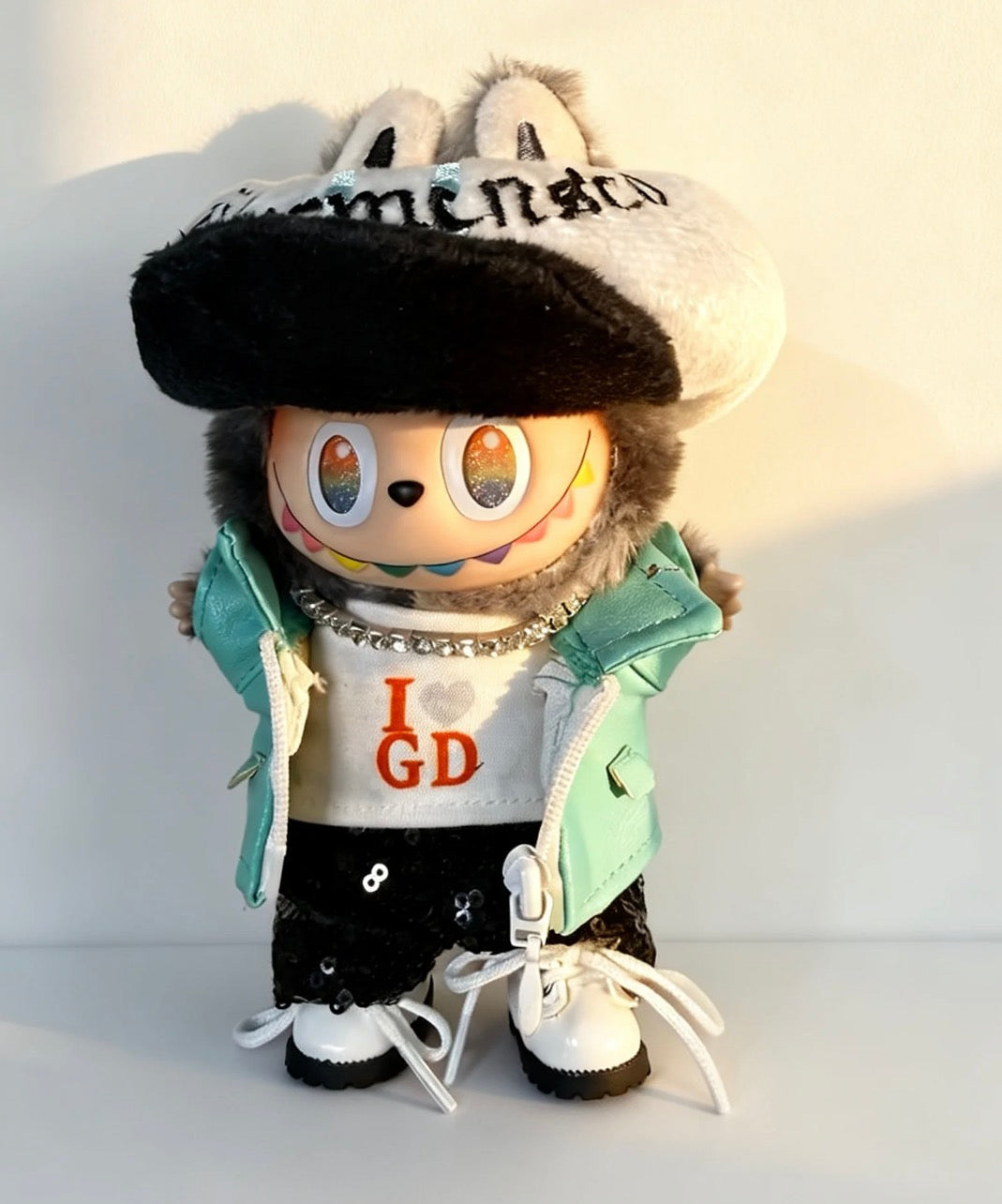6-Piece K-Pop Idol Concert Outfit for Labubu Dolls | GD Style Streetwear Set with Oversized Hat & Sneakers