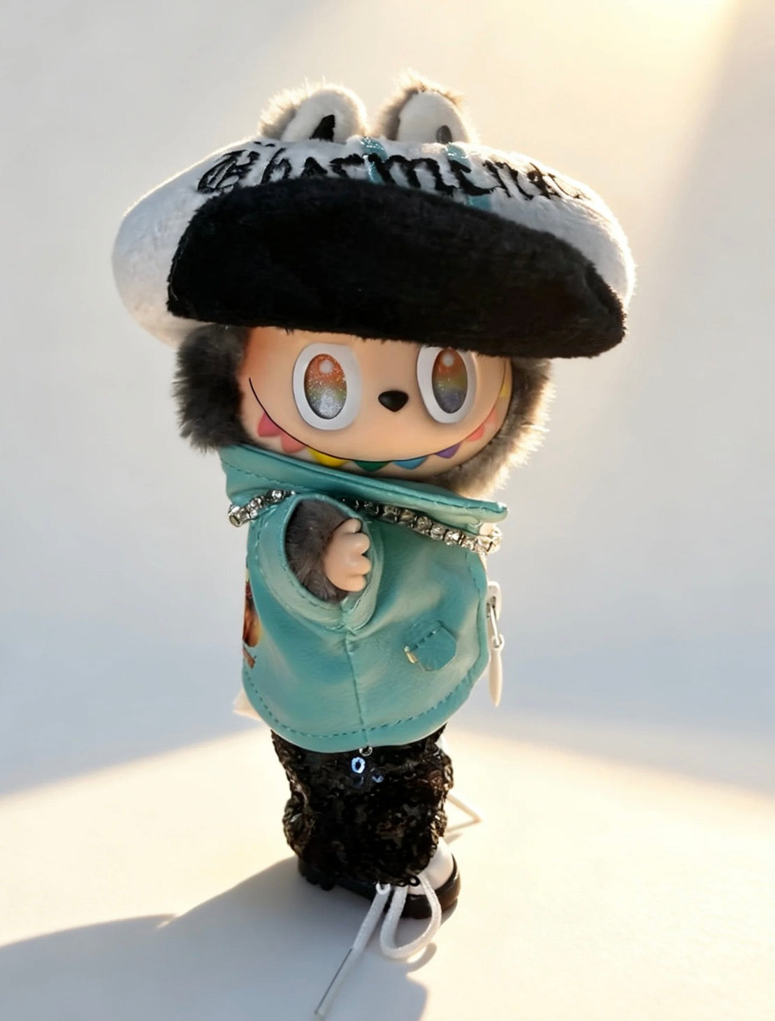 6-Piece K-Pop Idol Concert Outfit for Labubu Dolls | GD Style Streetwear Set with Oversized Hat & Sneakers